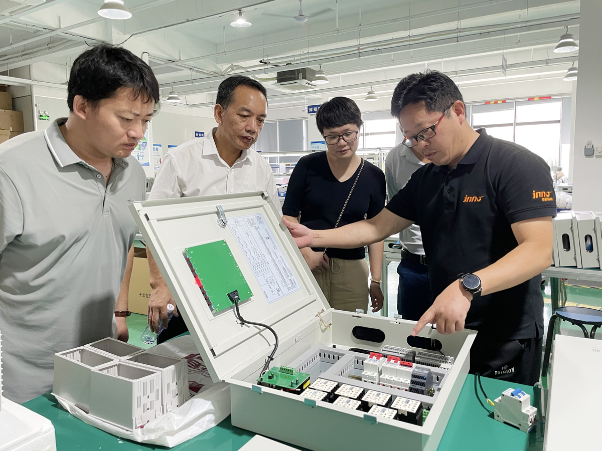 加強(qiáng)校企合作，共建產(chǎn)學(xué)共贏